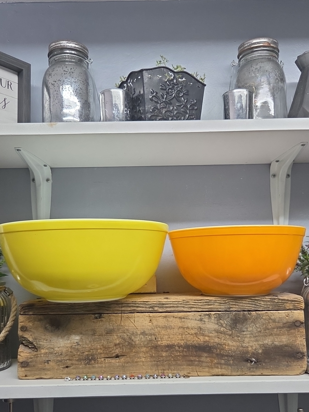 Vintage Pyrex Daisy Citrus Mixing Bowl Set – Solid Yellow & Orange MCM